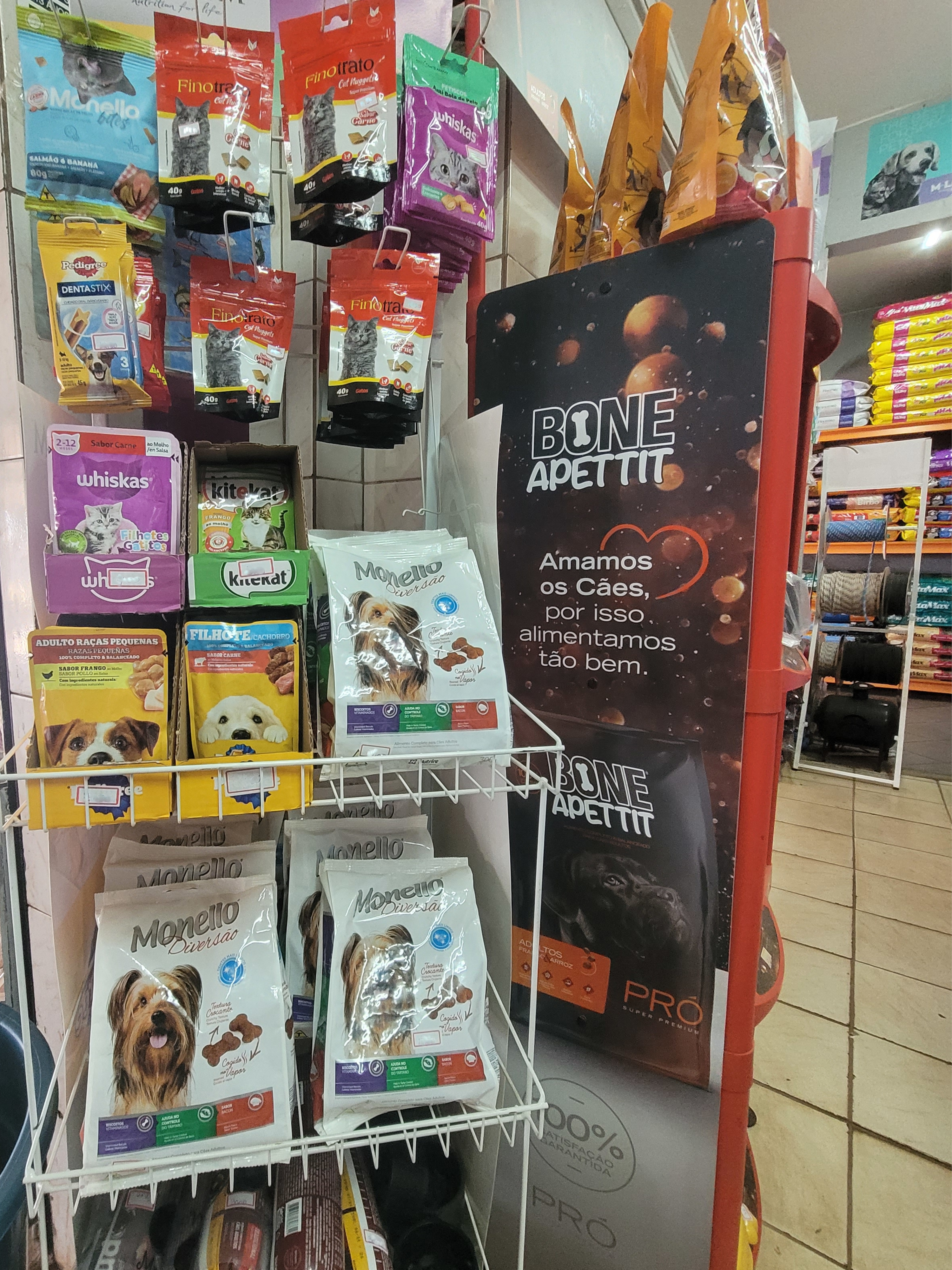 Petiscos para Cães e Gatos na Agropecuária Boa Sorte | Marcas Whiskas, Monello, Finotrato e mais
